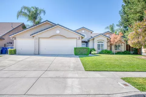 349 S Thomas Ave, Kerman, CA 93630