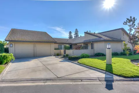 1722 Tollhouse Ln, Clovis, CA 93611