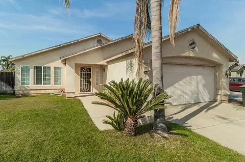 383 Tucker Ave, Sanger, CA 93657