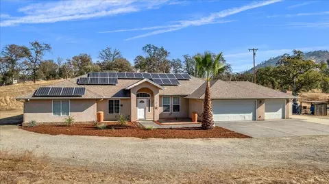 21780 Oak Hill Ln, Clovis, CA 93619