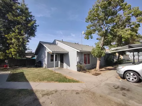 1452 S College Ave #109, Dinuba, CA 93618