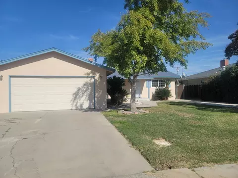 1308 Oak St, Selma, CA 93662