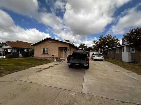 2042 Gaither St, Selma, CA 93662
