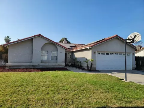 2440 Fountain Plaza Dr, Hanford, CA 93230