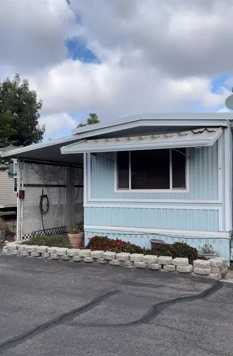 820 Chinowth St #96, Visalia, CA 93277