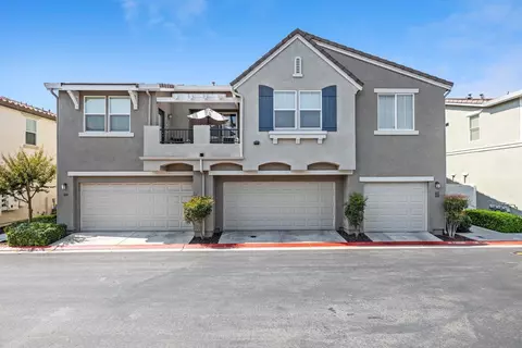 372 N Amedeo Ln, Clovis, CA 93611