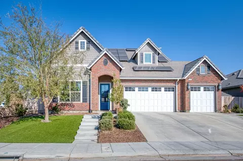 717 Ponderosa Way W, Madera, CA 93636