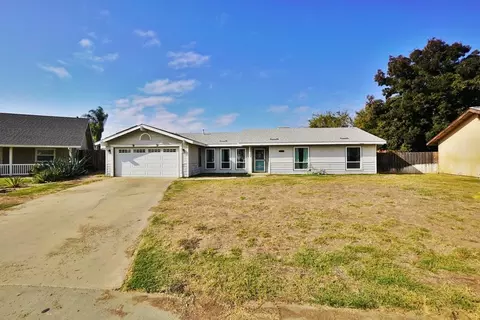 955 Murphy Dr, Lemoore, CA 93245