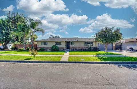 589 E Vartikian Ave, Fresno, CA 93710