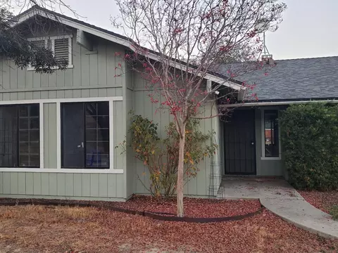 6359 Big Oak Rd, Sanger, CA 93657