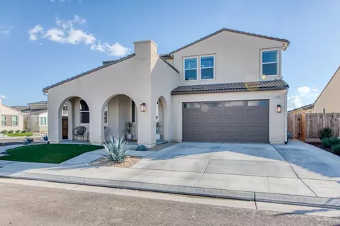 4136 Mecca Ave, Clovis, CA 93619