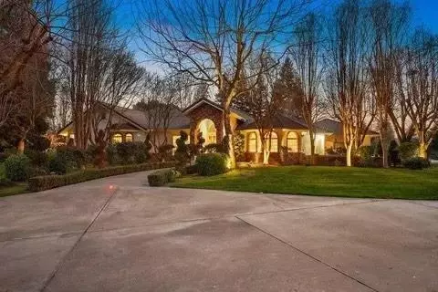 10657 E San Felipe Ave, Clovis, CA 93619