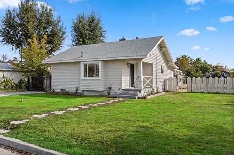 1409 Kaweah St, Hanford, CA 93230