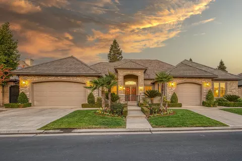 11230 N Knotting Hill Dr, Fresno, CA 93730