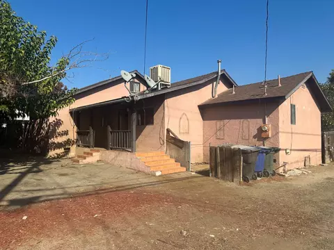 742 3rd St, Parlier, CA 93648