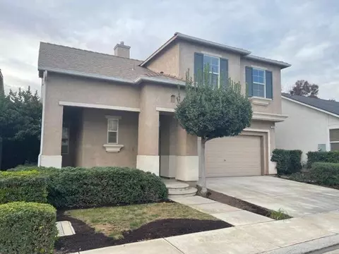 734 W Fontaine Ln, Clovis, CA 93619