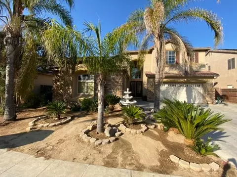 5921 E Kaviland Ave E, Fresno, CA 93727