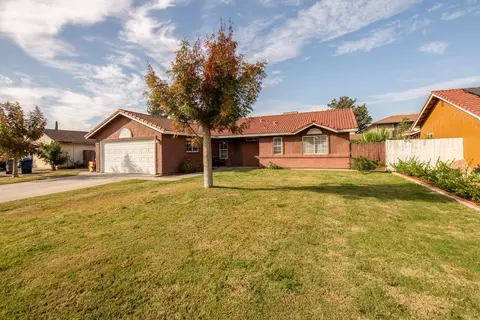 891 S Sheri Way, Kerman, CA 93630