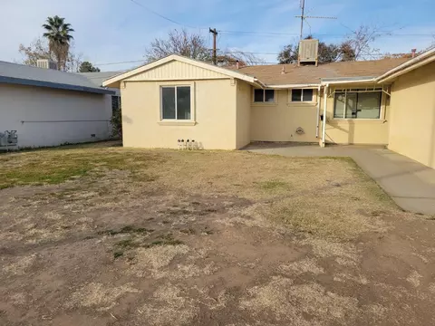 2713 E Willis Ave, Fresno, CA 93726