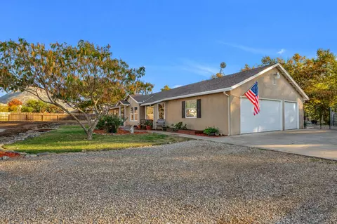 7533 Live Oak Dr, Sanger, CA 93657
