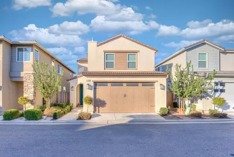 1939 Chennault Ln, Clovis, CA 93611