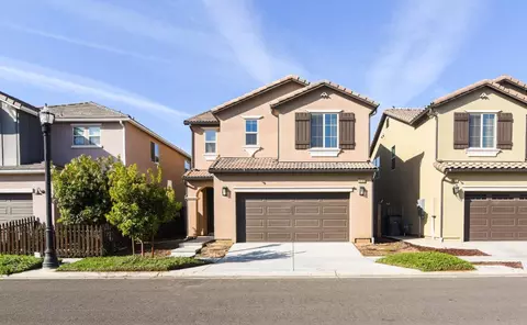2591 N Mcarthur Ave, Fresno, CA 93727