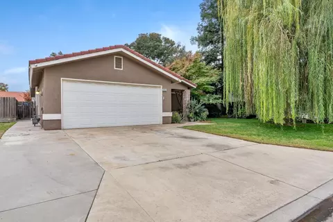 6352 N Genoa Ave, Fresno, CA 93722