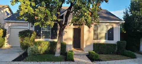 1611 N Monaco Ln, Clovis, CA 93619