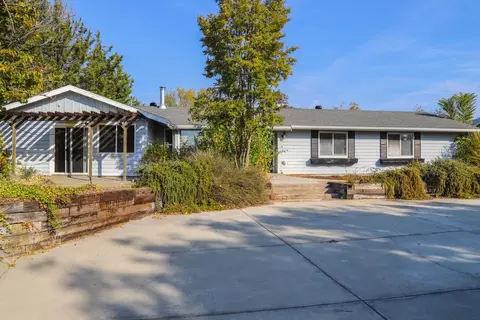 46027 Strawberry Rd, Coarsegold, CA 93614