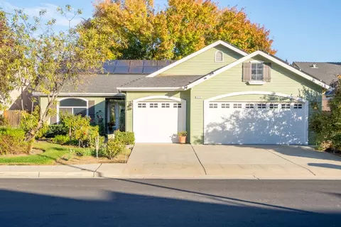 2573 Applegate Ave, Clovis, CA 93611