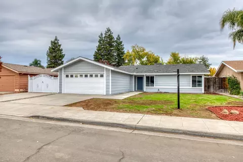 5292 W Hampton Way, Fresno, CA 93722