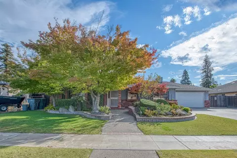 1613 E Fallbrook Ave, Fresno, CA 93720