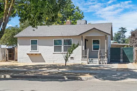 2005 E Cambridge Ave, Fresno, CA 93703