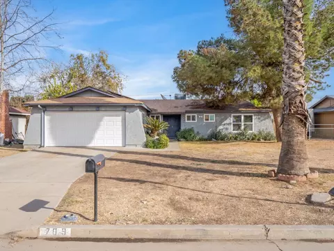 709 Shasta Dr, Hanford, CA 93230