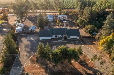 37144 Kensington Dr, Madera, CA 93636