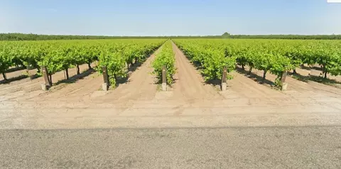 1445 N Howard Ave, Kerman, CA 93630