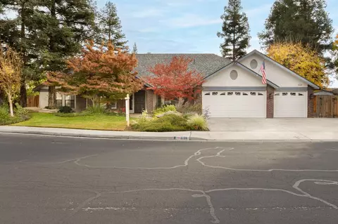 2128 Swift Ave, Clovis, CA 93611