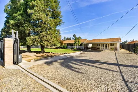 1482 N Blythe Ave, Fresno, CA 93722