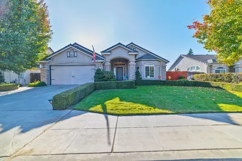 662 W Palo Alto Ave, Clovis, CA 93612
