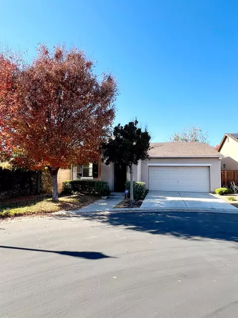 5687 N Crabapple Dr, Fresno, CA 93711
