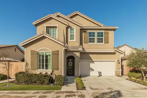 2050 E Corneliuson Dr, Fresno, CA 93730