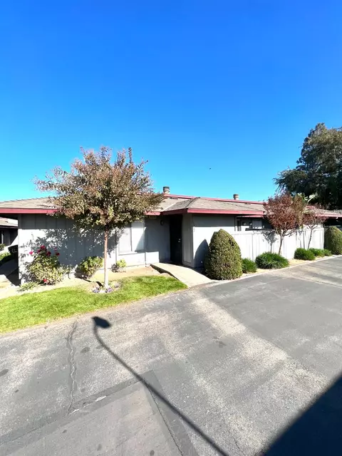4504 N Valentine Ave #142, Fresno, CA 93722