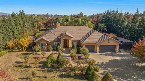 6944 N Leonard Ave, Clovis, CA 93619