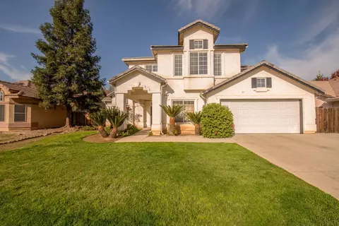 1847 Goshen Ave, Clovis, CA 93611