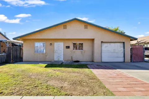 813 J St, Sanger, CA 93657