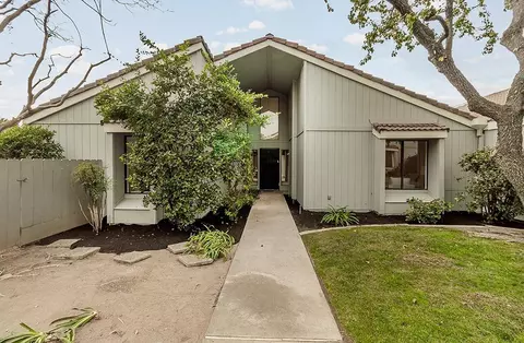 1824 Cougar Ln, Clovis, CA 93611