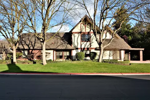 2825 W Downing Ct, Fresno, CA 93711