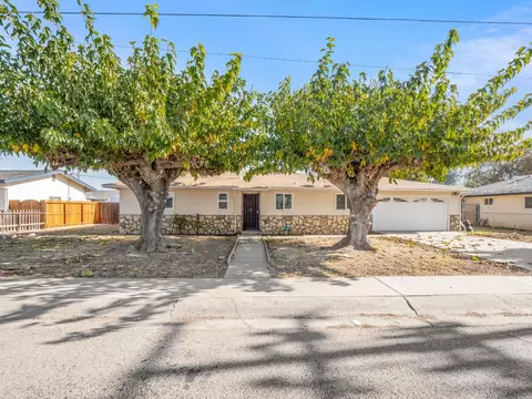 11189 14th Ave, Armona, CA 93202