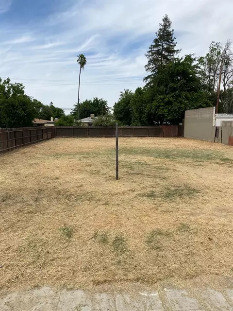1929 E Ashlan Ave, Fresno, CA 93726