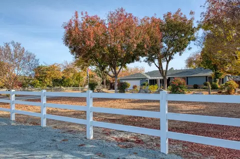 7610 N De Wolf Ave, Clovis, CA 93619
